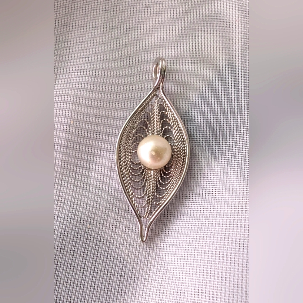 Beautiful SARAH COV Silv Tone Charm With Faux Pearl Mounted On Filigree Leaf
